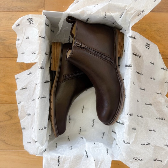 Brand New Women’s Brown Ankle Boots, Size 8, New in Box, NWT - Picture 2 of 3